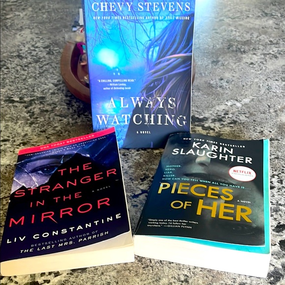 Books 3-Books The Stranger In The Mirror, Always Watching & Pieces of Her - Picture 1 of 8